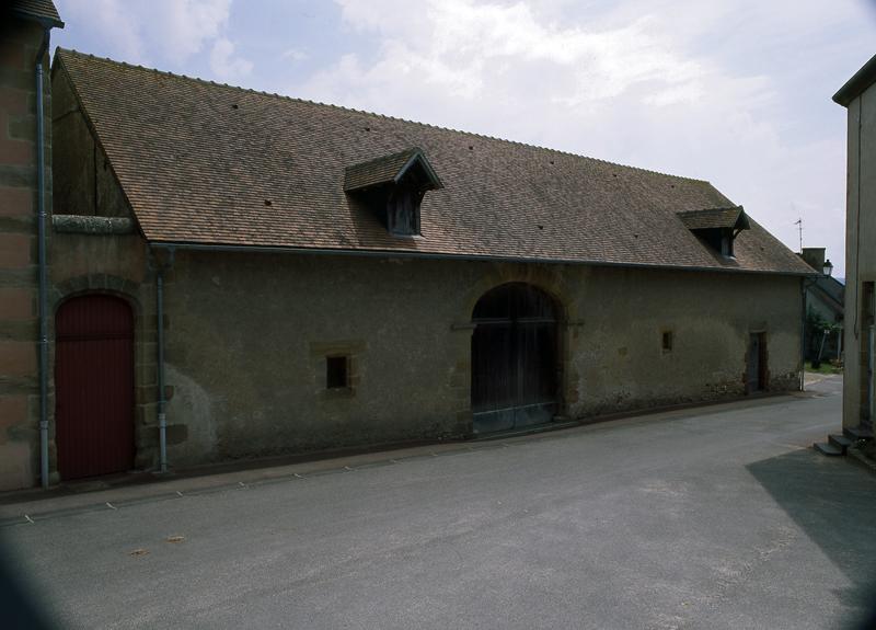 Remise et étables de l'abbaye de Saint-Menoux