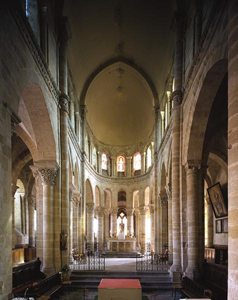 Vue générale de la nef et du choeur