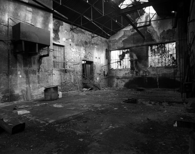 Vue intérieure de la zone de forge et des hangars