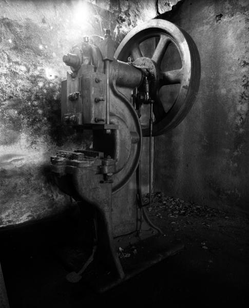 Machine à découper : presse à clavette