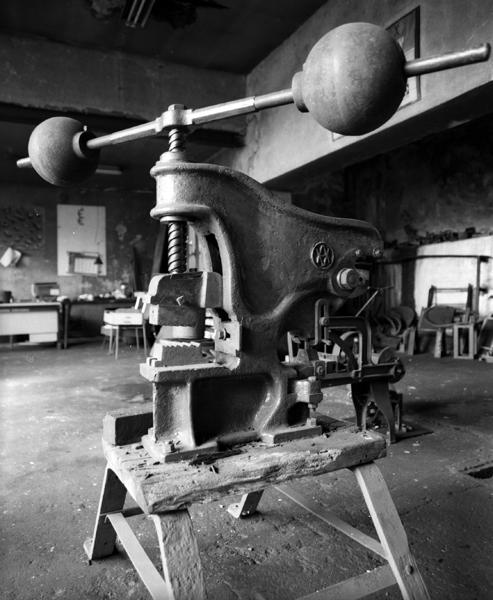 machine à poinçonner triple fonction