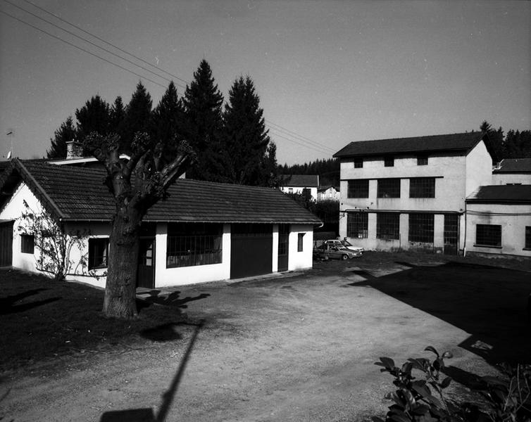 Vue latérale de l'atelier de Gilles Regnaud STHICAL (à gauche)