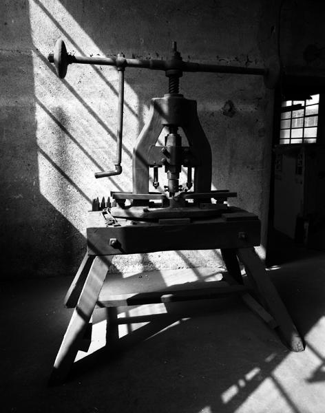 Machine à estampiller : presse à vis à balancier