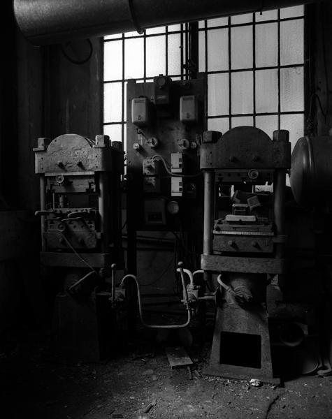Ensemble de 2 machines à mouler par compression : presses