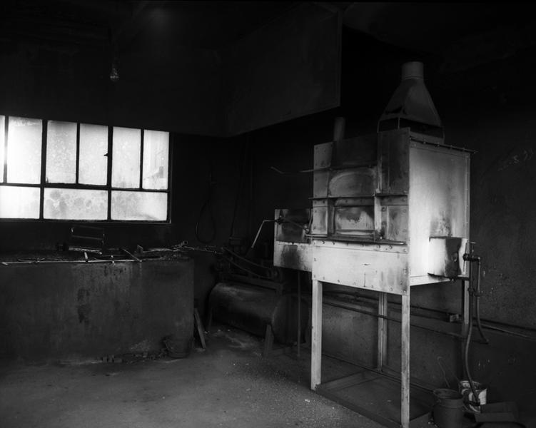 Atelier de trempe : four et bain