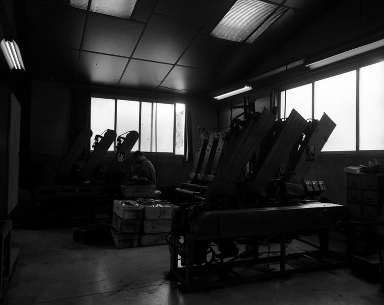 Polissage : machines à polir le dos des lames
