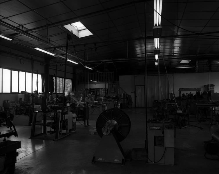 Vue d'ensemble de l'atelier de production, dévidoir au premier plan