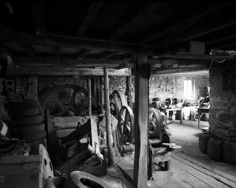 Vue d'ensemble du rez-de-chaussée : mécanisme du moulin-scierie
