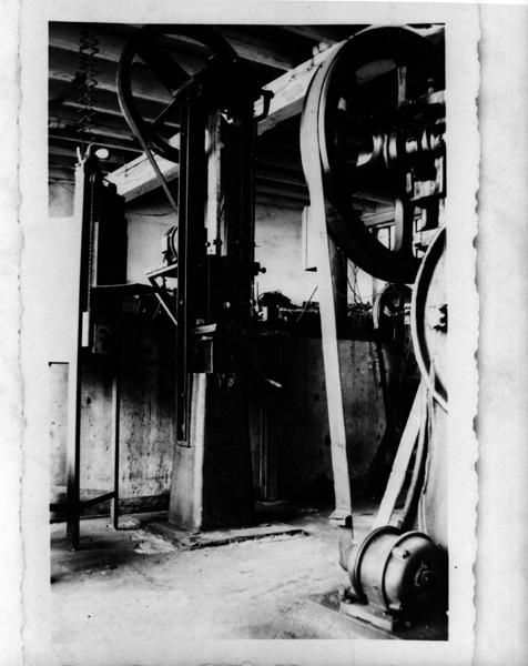 Mouton à planche et presse de l'atelier Dumas