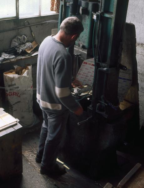 Machines à découper de l'atelier de découpage-perçage
