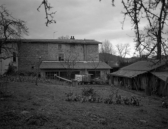 Vue extérieure de l'atelier côté jardin