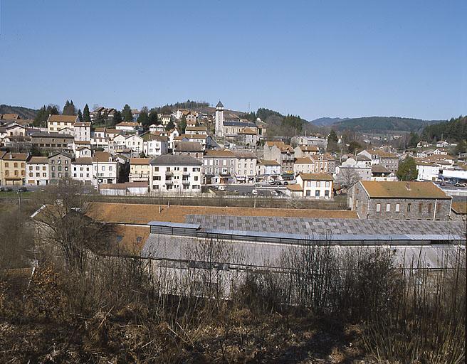 Usine Gauvin au premier plan