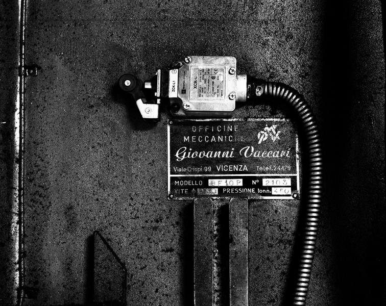 Presse de 450T : plaque du contructeur Giovanni Vaccari