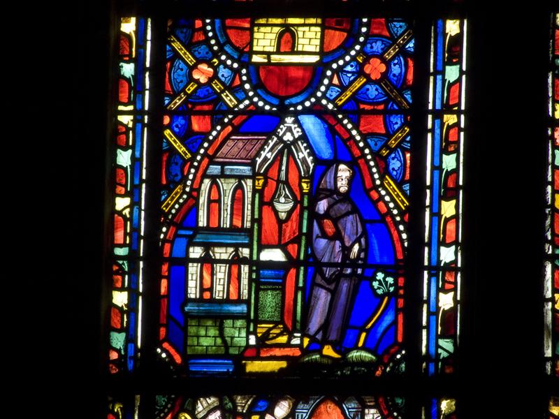 baie 9a, vie de saint Austremoine : un moine sort d'une église