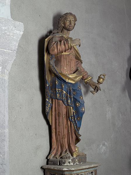 Vue de la statue de saint Jean l'Evangéliste de trois quarts gauche