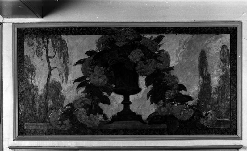 Vue générale du dessus de porte au nord : hortensias