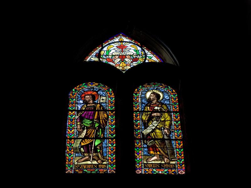 Vue générale des verrières des baies n°116 et 118 : saint Jacques la Mineur et saint Simon