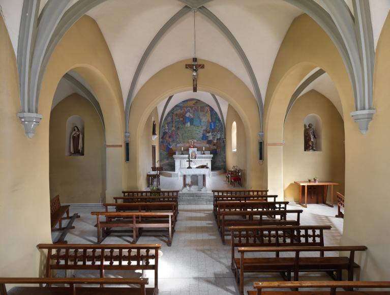 Vue d'ensemble intérieure vers le choeur.