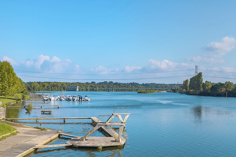 Le barrage de Dracé vu depuis Thoissey.