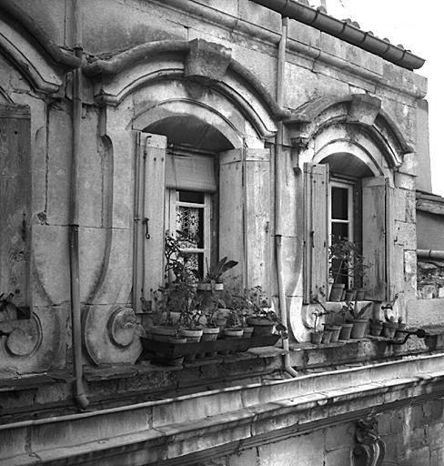 Façade Ouest sur cour, étage attique.