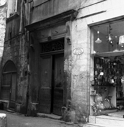 Façade sur la rue de l'Ancien Courrier.