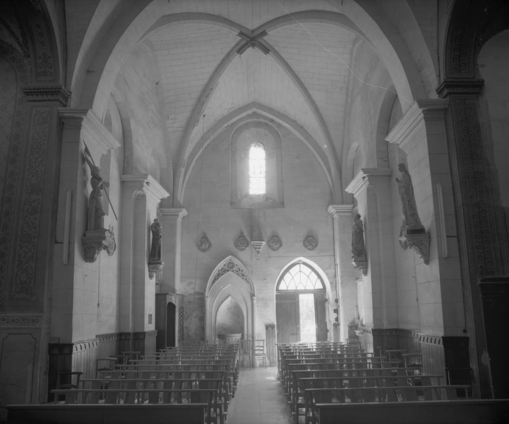 Intérieur de l'église, vue depuis le choeur.