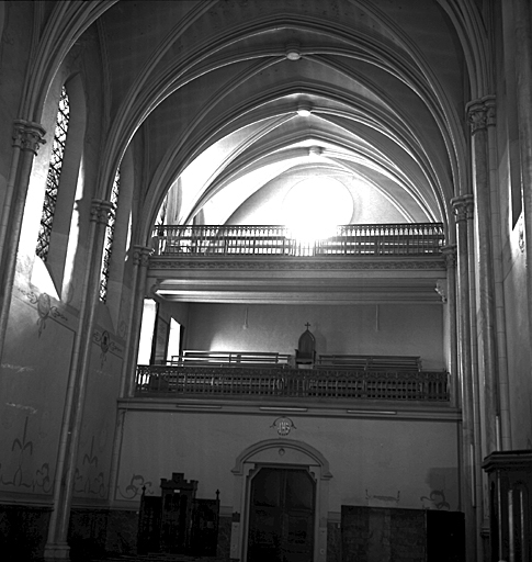 Chapelle, tribune.