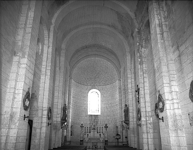 Chapelle.Vue intérieure de la chapelle d'est en ouest.