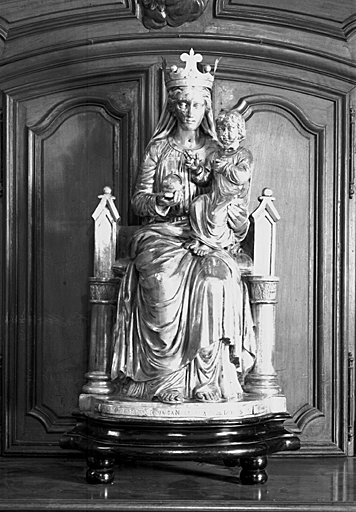 Statue en métal argenté : Vierge de majesté, ensemble.