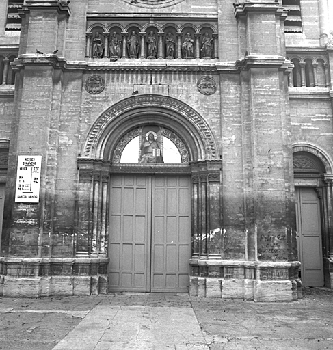 Façade occidentale, portail.