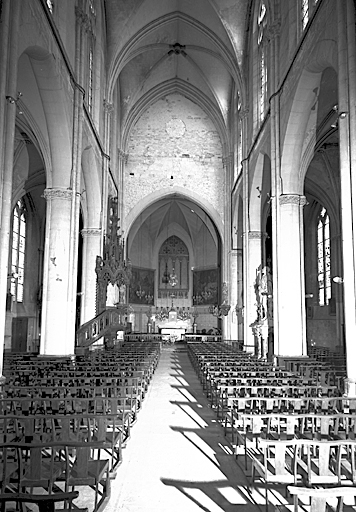 La nef, vue vers le choeur.