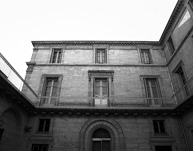 Cour d'honneur, façade est.