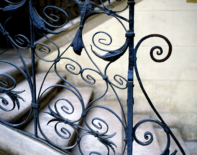 Détail d'une rampe d'escalier.