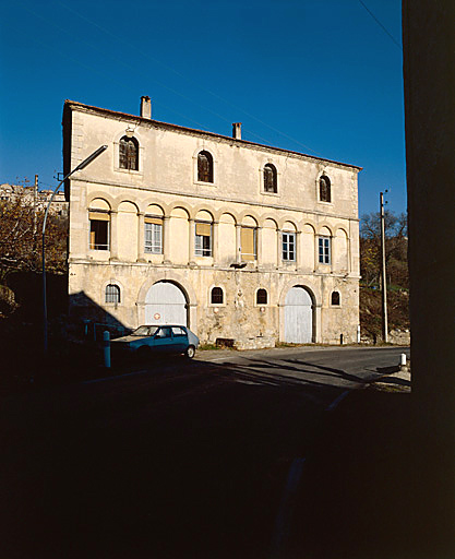 Atelier, façade sur route