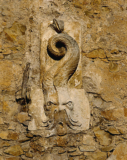 Atelier, dauphin ornant la fontaine sur route