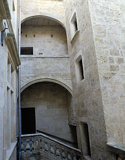 Escalier et coursière du XVe.