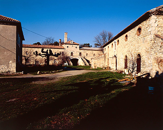 Bâtiments sur cour