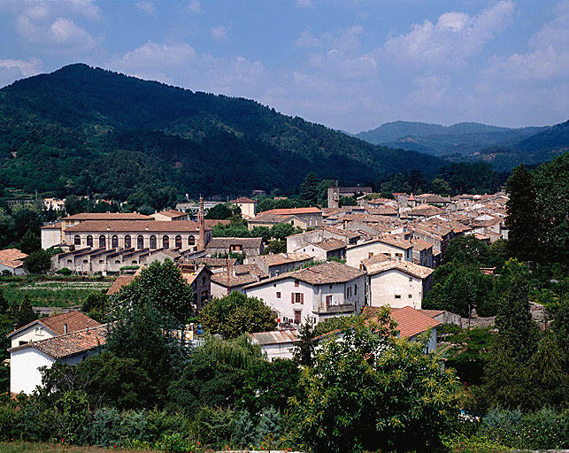 Vue générale de Saint Jean avec Maison-Rouge