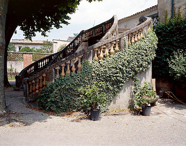 Escalier en fer à cheval