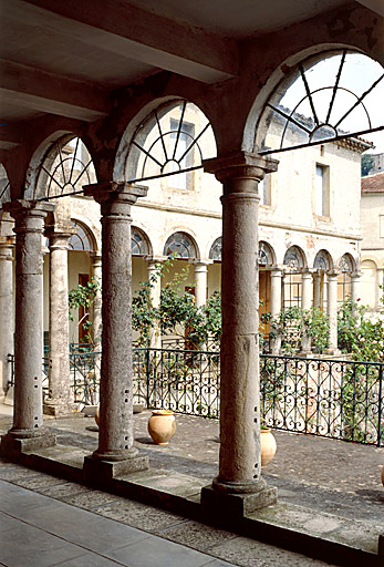 Maison de maître. Colonnade des galeries