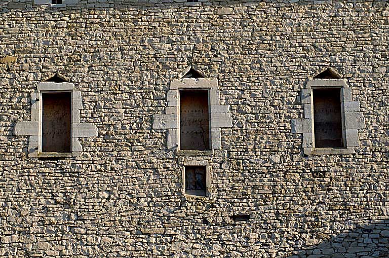 Aile orientale. Détail des baies