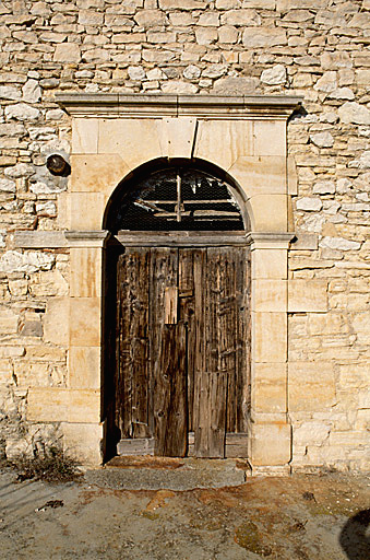 Filature. Porte d'entrée à l'étage