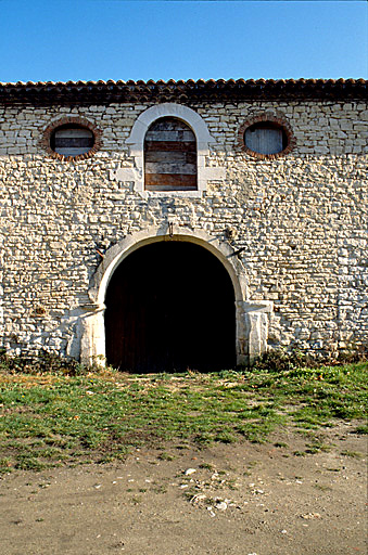 Aile orientale. Entrée des écuries