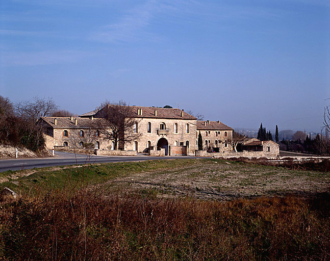 Vue d'ensemble côté sud (route d'Uzès)