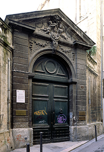 Porte d'entrée.