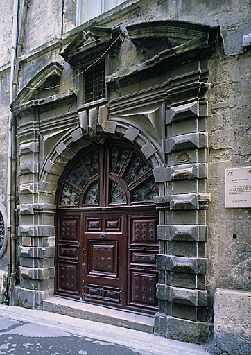 Porte d'entrée.