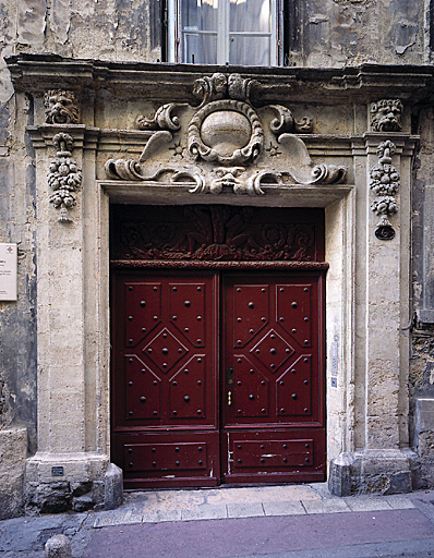 Porte d'entrée.