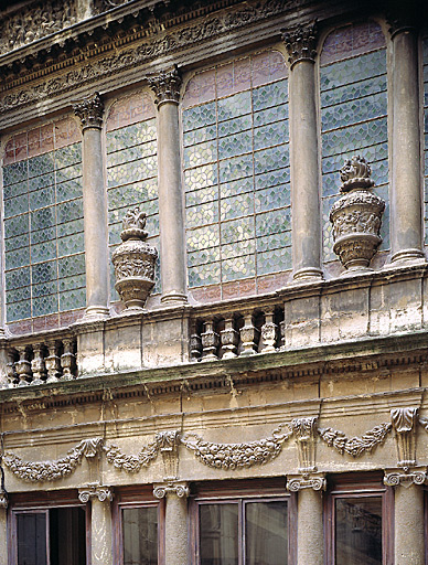 Façade de l'escalier (détail).