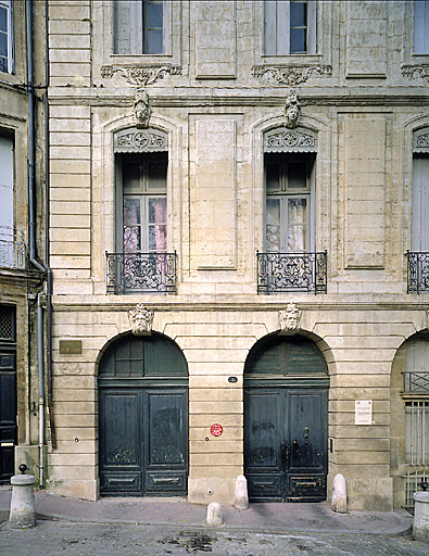 Façade sur rue (détail).