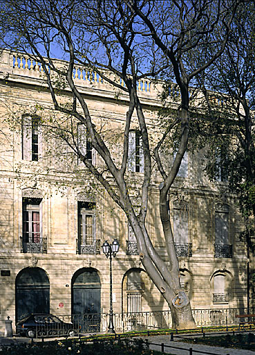 Façade sur rue.